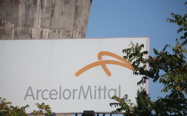 Placa de ArceloMittal en una de las plantas de la compañía. Placa de ArceloMittal en una de las plantas de la compañía.