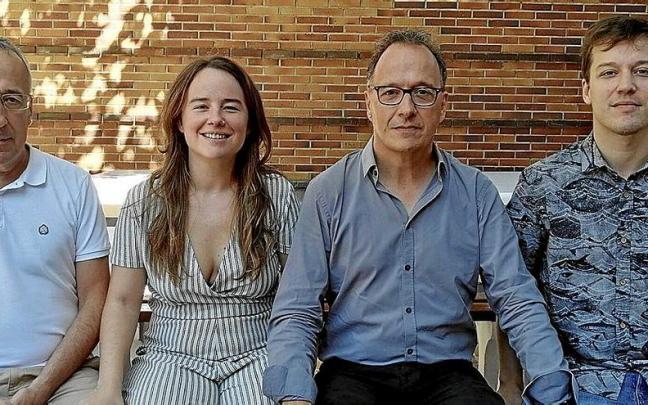 Olatz Salvador, junto a su aita Eduardo, su tío Iñaki y su hermano Jagoba. | FOTO: CEDIDA