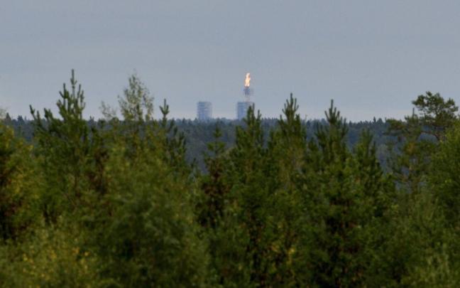 Una imagen Finlandia oriental que muestra a Rusia quemando gas natural.