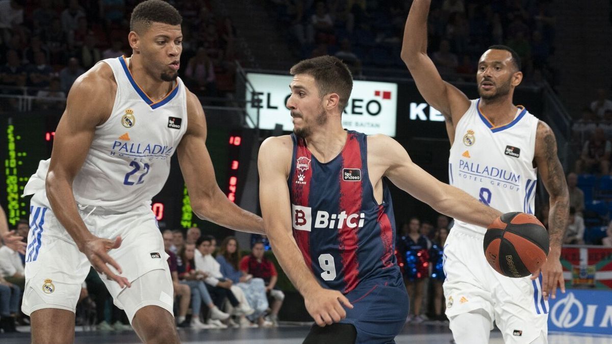 Marinkovic, ante Tavares durante la semifinal de la ACB