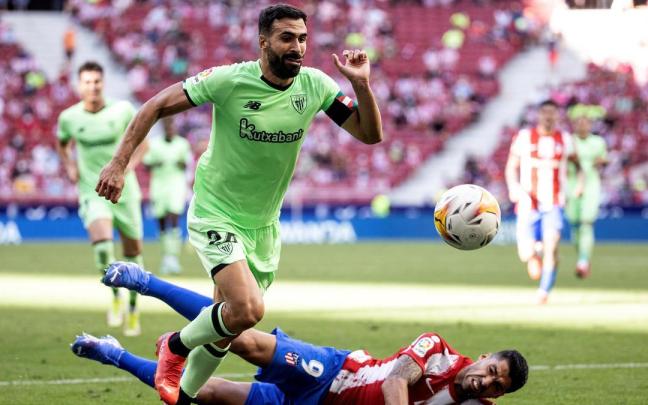 Mikel Balenziaga supera a Luis Su&aacute;rez en el &uacute;ltimo Atl&eacute;tico-Athletic en el Metropolitano