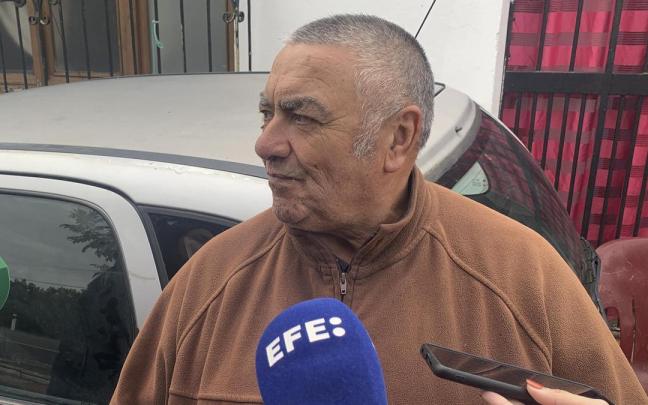 En la imagen, el hermano del fallecido y tío abuelo del pequeño.