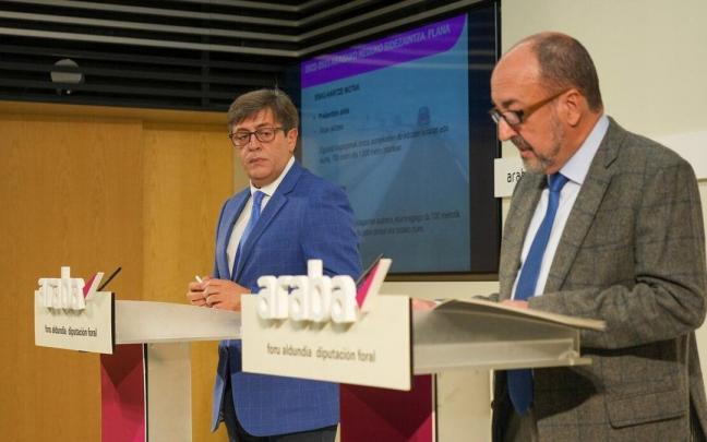 El diputado Carlos Ibarlucea y el director de Infraestructuras Viarias, Ferran Solé.