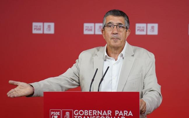 Patxi López comparece ante los medios. Patxi López comparece ante los medios.
