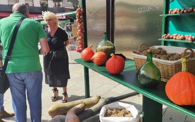 La zallarra Alicia Txabarri, en su puesto en la última feria de Gangas.