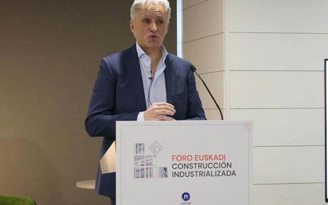 Luis Ilund&aacute;in, CEO de Viguetas Navarra, durante su intervenci&oacute;n.