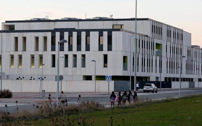 El exterior del colegio Izaga, en Cordovilla. El exterior del colegio Izaga, en Cordovilla.
