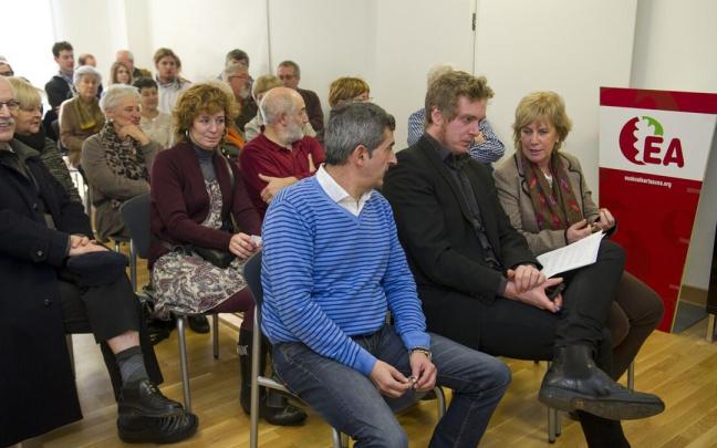Afiliados de EA en Navarra, durante una asamblea anterior Afiliados de EA en Navarra, durante una asamblea anterior