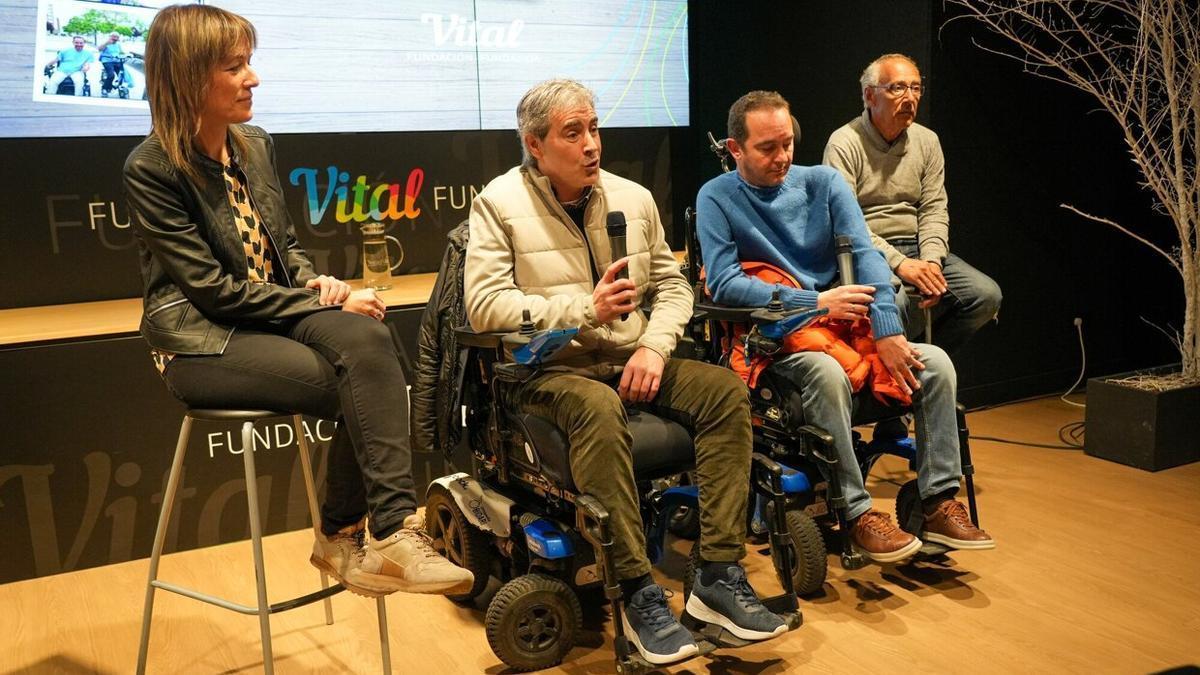 Presentación de la vuelta a Euskal Herria en silla de ruedas eléctrica