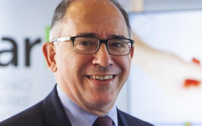 Adolfo Morais, viceconsejero de universidades del Gobierno Vasco participa en el encuentro sobre Formación Profesional dual organizado por Diario de Noticias de Álava.