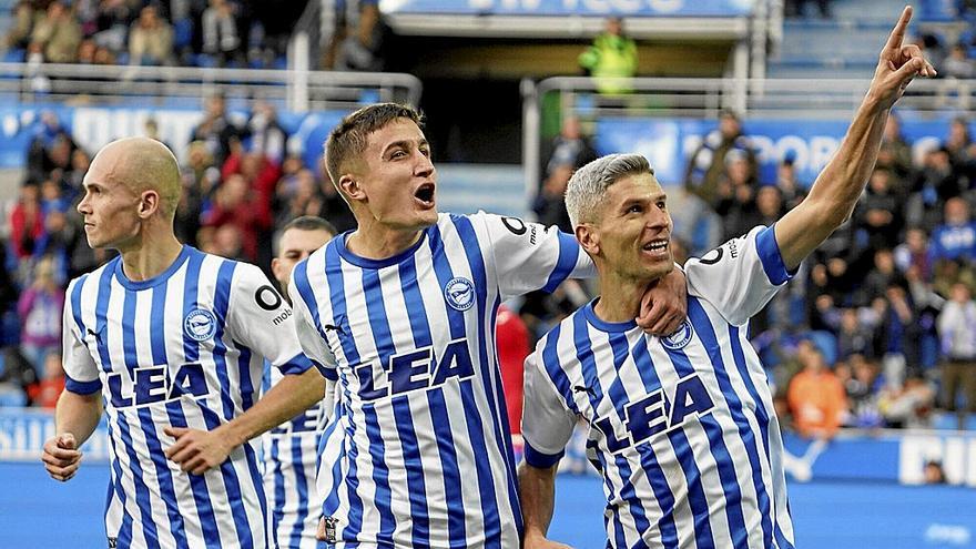 Salva Sevilla celebra con Nahuel Tenaglia su gol del pasado sábado contra el filial del Villarreal.