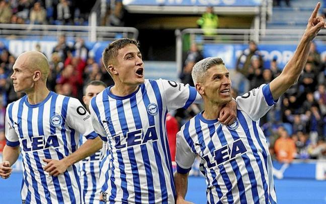 Salva Sevilla celebra con Nahuel Tenaglia su gol del pasado sábado contra el filial del Villarreal. Salva Sevilla celebra con Nahuel Tenaglia su gol del pasado sábado contra el filial del Villarreal.