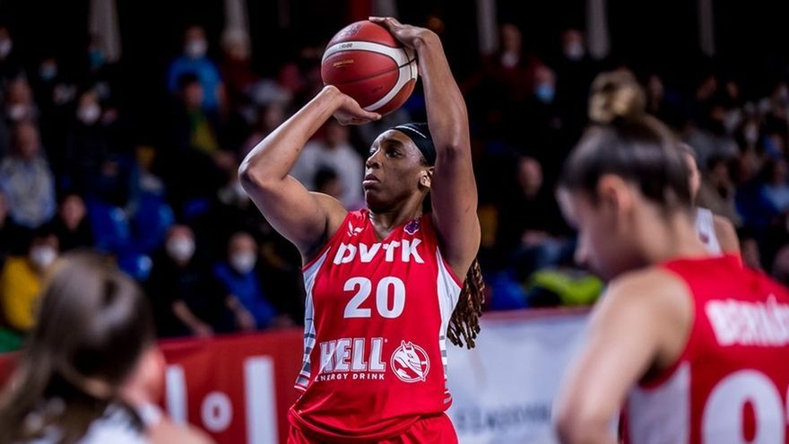 Keyona Hayes, en un partido con el DVTK Miskolc, su anterior equipo.