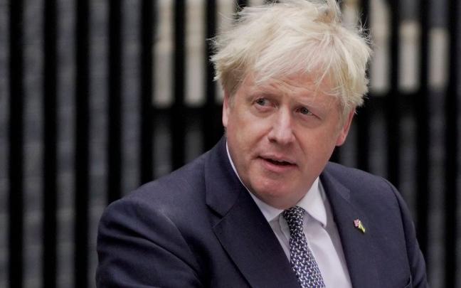 Boris Johnson durante el anuncio de su dimisión.