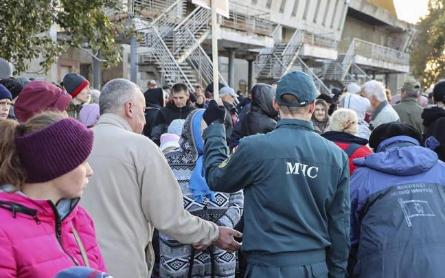 Las autoridades prorrusas evac&uacute;an a poblaci&oacute;n civil en Jers&oacute;n ante el avance de las tropas ucrnianas.