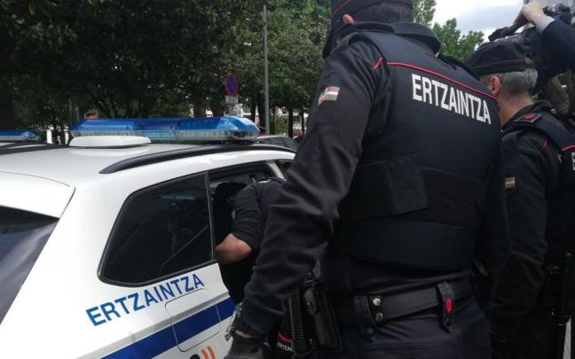 Actuaci&oacute;n de la Ertzaintza en Bilbao.