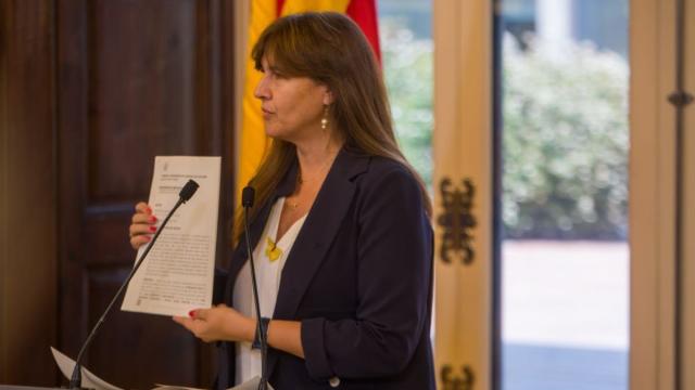 Laura Borr&agrave;s en una comparecencia tras haber sido suspendida.