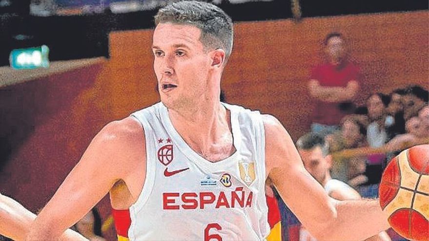 Xabi López-Arostegui y Darío Brizuela forman la pareja vasca en el Eurobasket. | FOTO: FEB