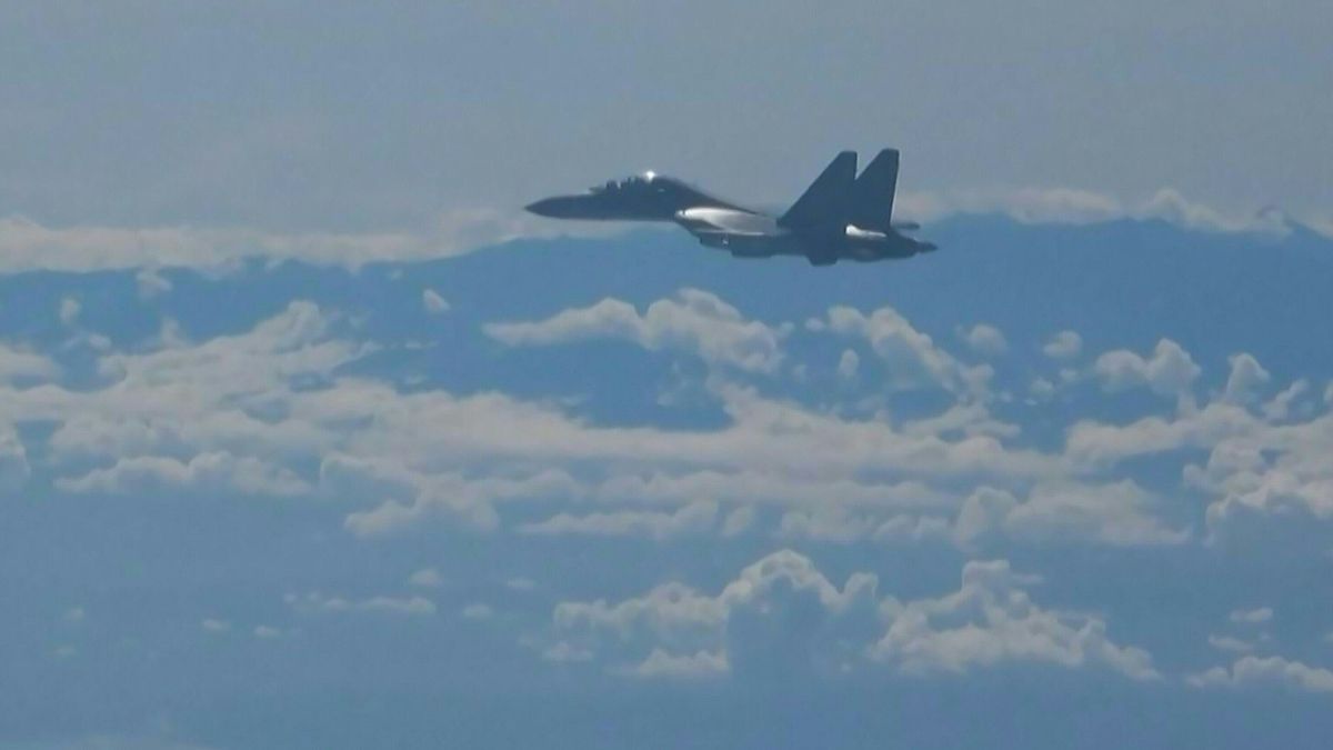 Un avión militar chino durante maniobras cerca de Taiwán