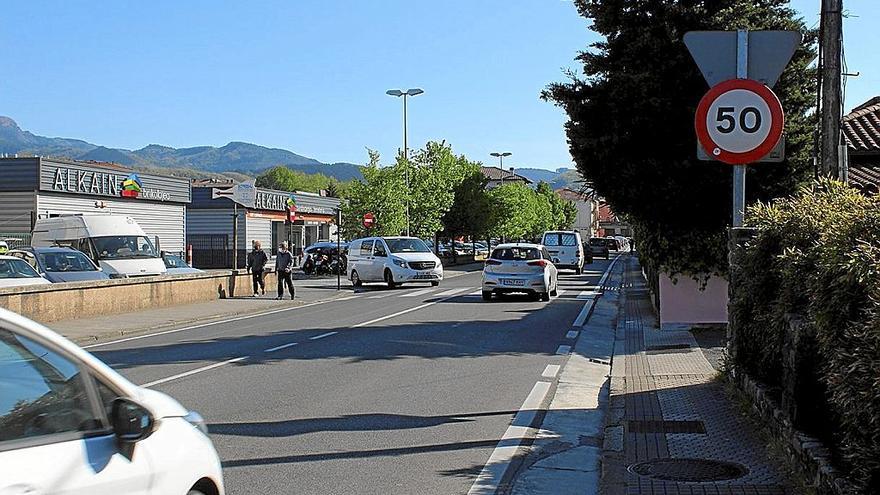 La carretera que atraviesa Mendelu, por la que pasan unos 55.000 vehículos al día.