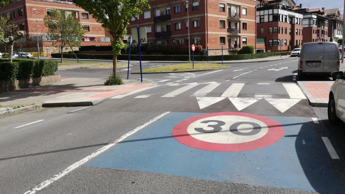 En Olabide se eliminarán los badenes y se reducirá la velocidad a 20 kilómetros por hora.