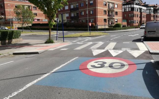 En Olabide se eliminarán los badenes y se reducirá la velocidad a 20 kilómetros por hora. En Olabide se eliminarán los badenes y se reducirá la velocidad a 20 kilómetros por hora.