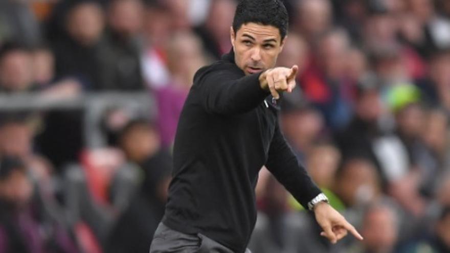MIKEL ARTETA. Nació en Donostia el 26 de marzo de 1982 (40 años). Desarrolló la mayor parte de su carrera como futbolista en las islas británicas, compitiendo con Glasgow Rangers, Everton y Arsenal. En cuanto colgó las botas como 'gunner', recibió la llamada de Pep Guardiola para incorporarse al staff técnico del Manchester City. En diciembre de 2019, el donostiarra dejó dicho cargo para asumir las riendas del Arsenal, club al que, a fuego lento, ha devuelto al primer nivel. Los londinenses lideran la tabla de la Premier League en el parón mundialista, con cinco puntos de renta sobre el segundo.