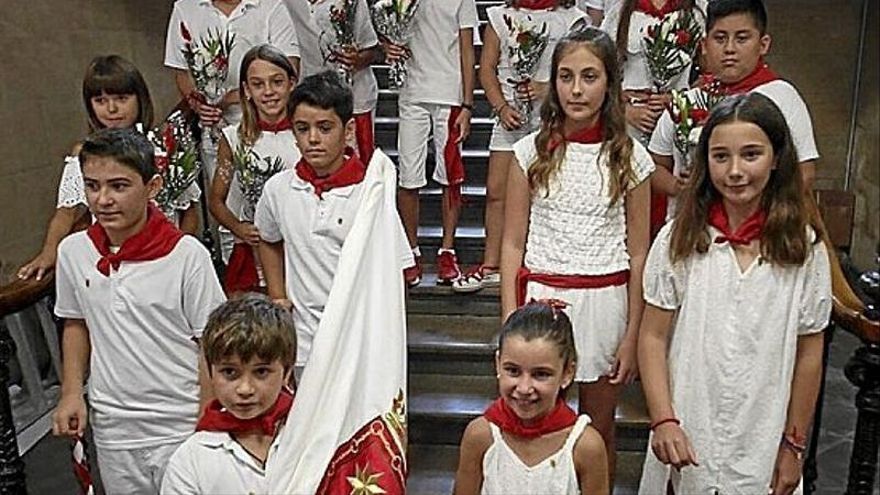 La corporación infantil ayer en el ayuntamiento de Estella-Lizarra.