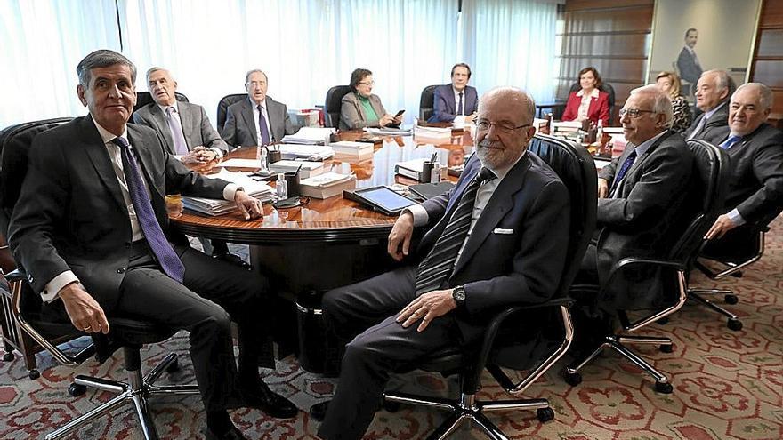 Los miembros del Tribunal Constitucional, en un Pleno de 2021. | FOTO: E. P.