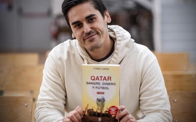 Fonsi Loaiza, con su nuevo libro basado en un trabajo de investigación periodístico: ‘Qatar. Sangre, dinero y fútbol’. Fonsi Loaiza, con su nuevo libro basado en un trabajo de investigación periodístico: ‘Qatar. Sangre, dinero y fútbol’.