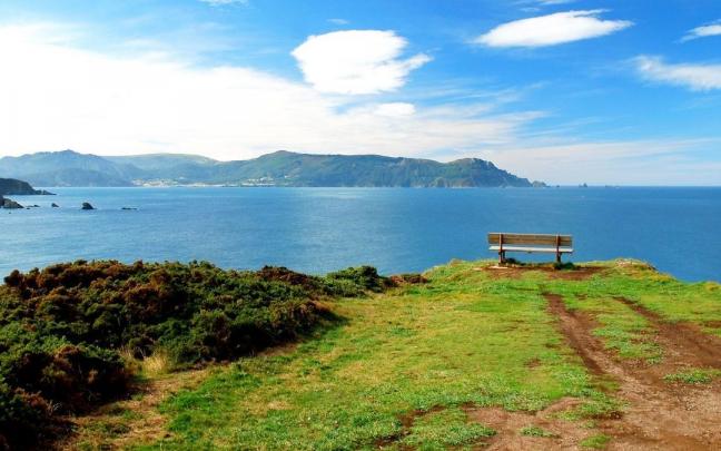 El banco de Loiba, en Ortigueira (La Coruña) es considerado el asiento con mejores vistas del mundo. El banco de Loiba, en Ortigueira (La Coruña) es considerado el asiento con mejores vistas del mundo.
