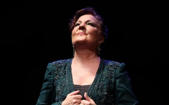 Carmen Linares, en concierto.