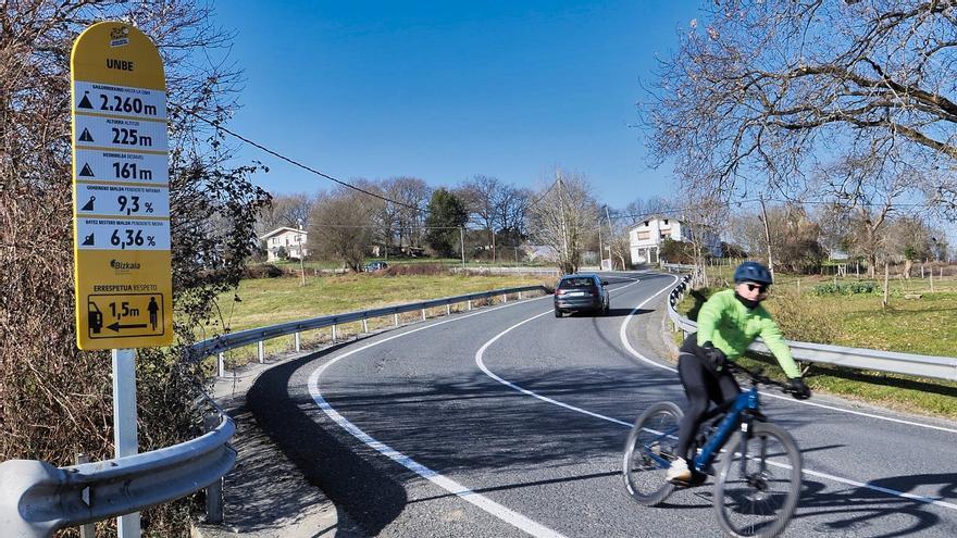 El alto de Unbe cuenta ya con señales ciclistas