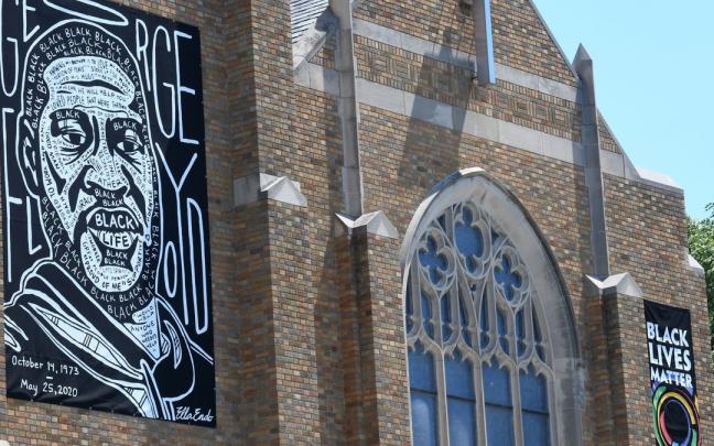 Mural en memoria de George Floyd en Minneapolis. Mural en memoria de George Floyd en Minneapolis.