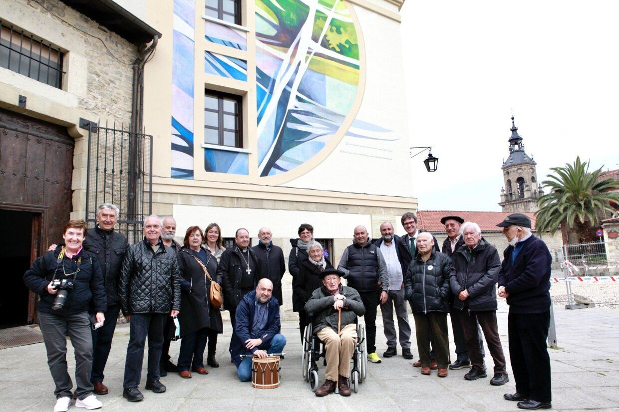 Descubrimiento de mural y homenaje a Peri Romarategui.