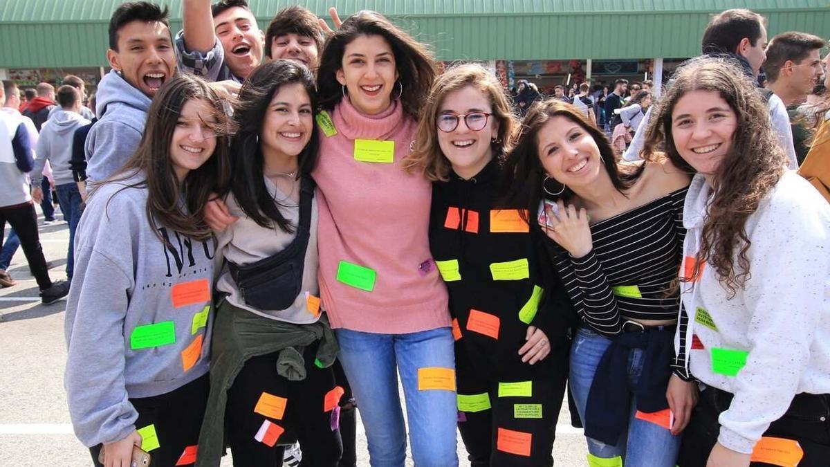 Estudiantes disfrutan en la última Carpa celebrada en otoño de 2019