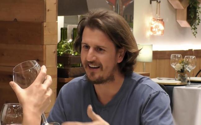 Un comensal arruina su cita en 'First Dates' con sus vulgares comentarios. Un comensal arruina su cita en 'First Dates' con sus vulgares comentarios.
