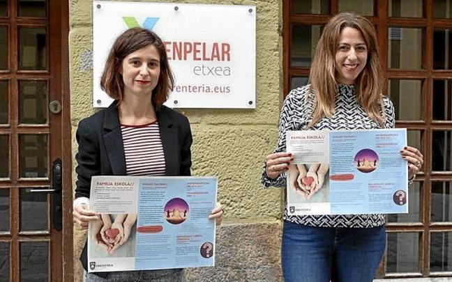 La concejala de Educación, y la responsable del servicio. | FOTO: N.G. La concejala de Educación, y la responsable del servicio. | FOTO: N.G.