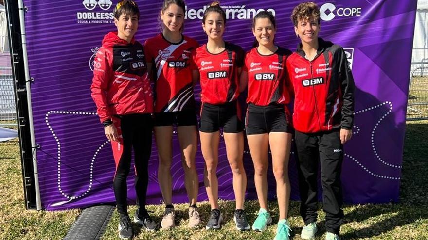 Las integrantes del Bilbao Atletismo Santutxu que han logrado el quinto puesto en Castellón