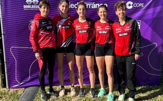 Las integrantes del Bilbao Atletismo Santutxu que han logrado el quinto puesto en Castellón