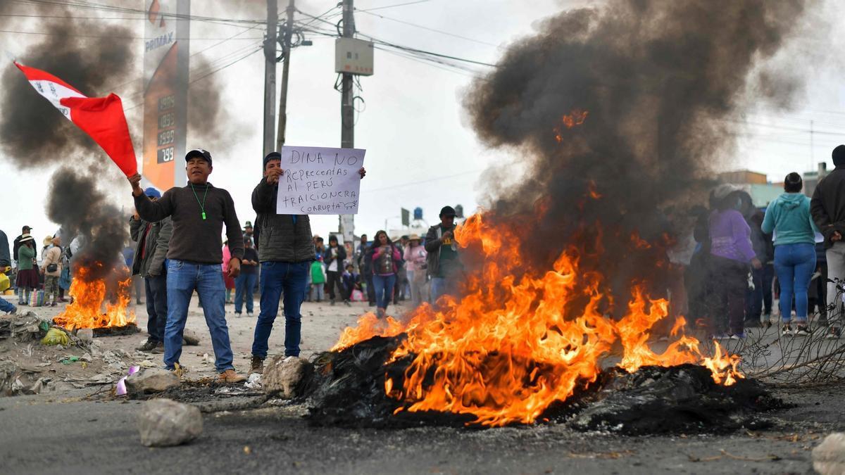 Seguidores de Castillo salieron a la calle para protestar por su detención y pedir el cese de Boluarte.