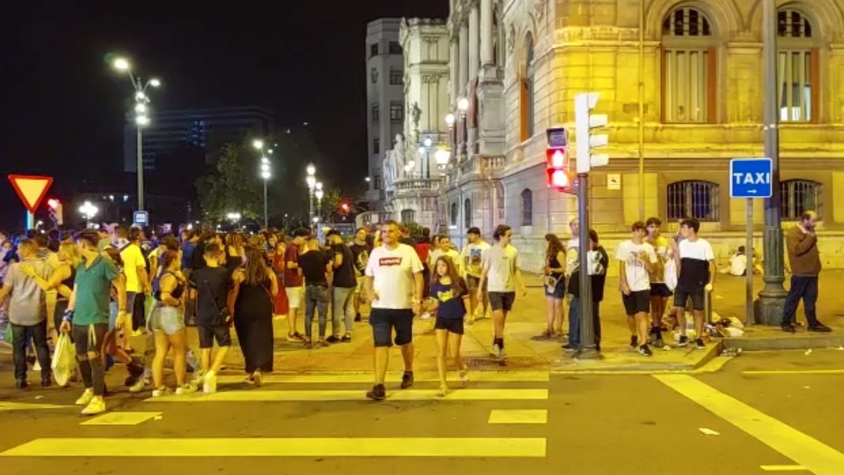 La zona del Ayuntamiento de Bilbao tras el desalojo por el incendio