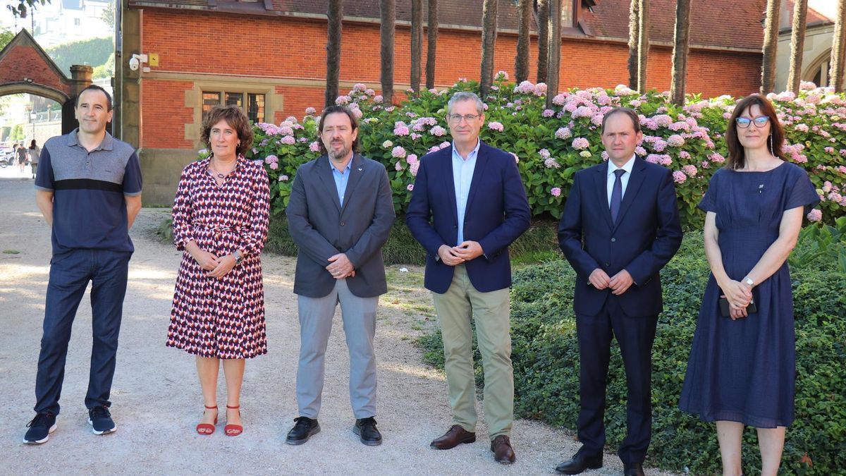 Participantes en el curso de verano organizado hoy por la Diputación de Gipuzkoa.