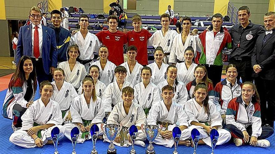 La delegación del Yin-Yang que se desplazó hasta Lisboa. | FOTO: DNA