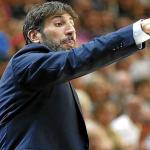 &Aacute;lex Mumbr&uacute;, entrenador del Valencia Basket