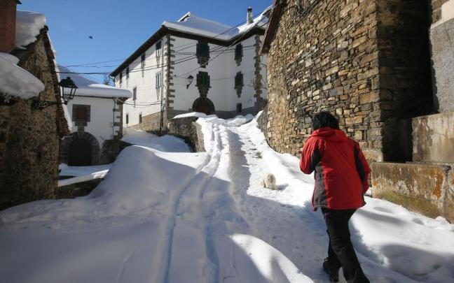 Nieve y hielo en las calles de Uztárroz. Nieve y hielo en las calles de Uztárroz.