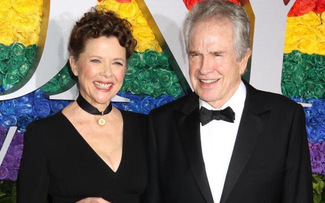 Warren Beatty junto a su esposa Annette Bening en una foto d earchivo.