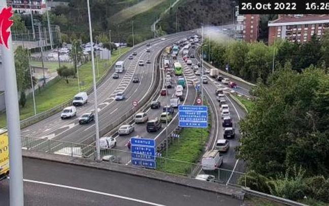 Aspecto de la autovía a la altura del polideportivo de El Fango en las cámaras forales de Tráfico