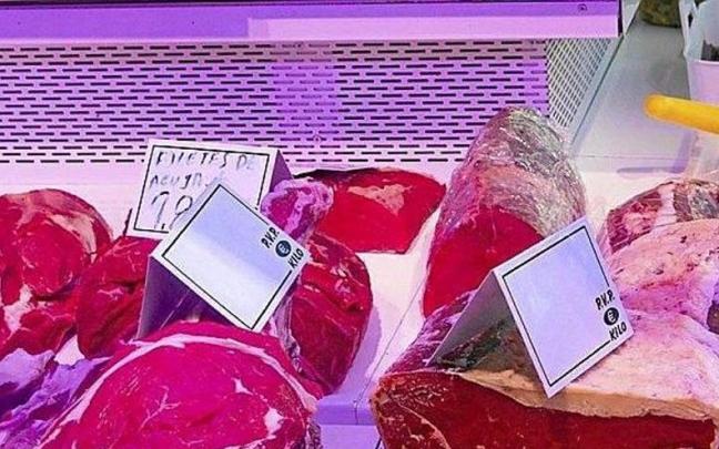 Carne a la venta en una carnicería vasca. Carne a la venta en una carnicería vasca.