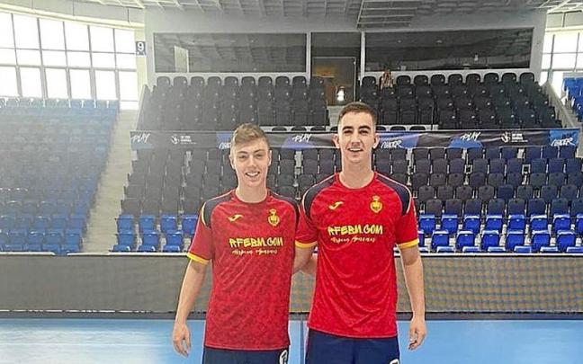 Xavi González (i) y Josu Arzoz, en Montenegro. Xavi González (i) y Josu Arzoz, en Montenegro.